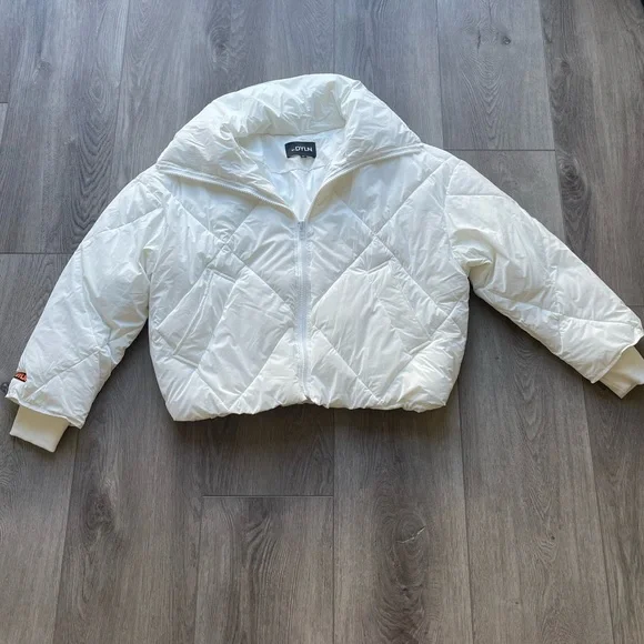 BY DYLN MILEY WHIT PUFFER BOMBER JACKET COAT CROPPED OVERSIZED TEDDY SIZE XS - Picture 1 of 7